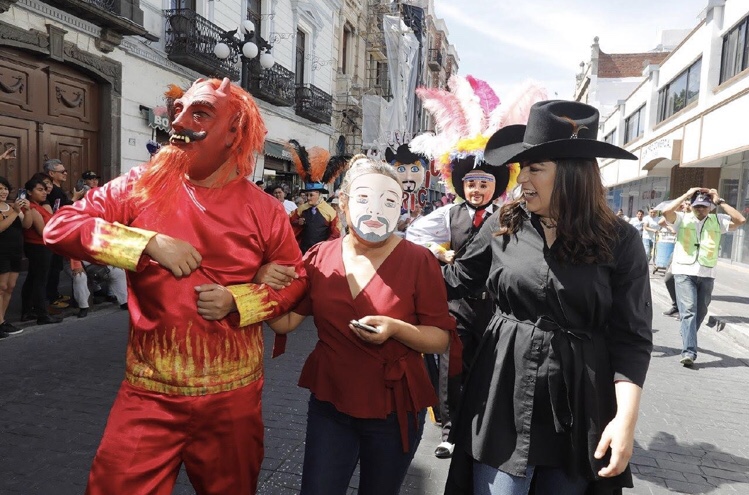 Preservan Las Expresiones Populares Con Desfile De Huehues En Puebla