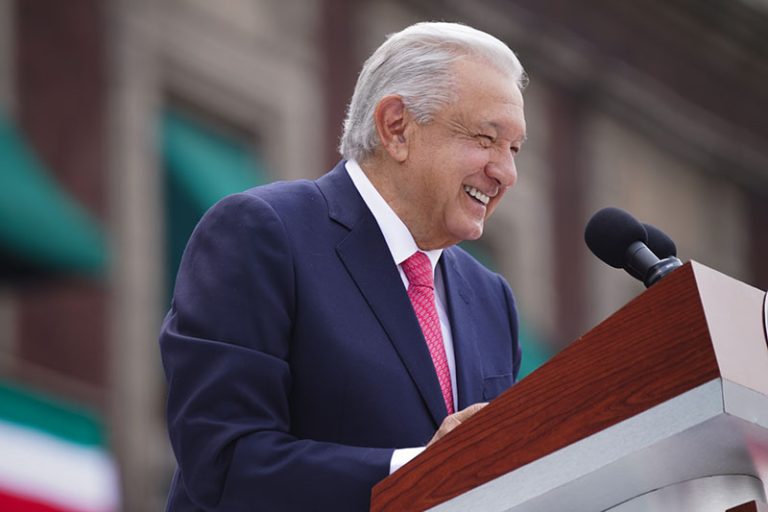 Cuarta Transformación se hizo entre todos y desde abajo, afirma AMLO en